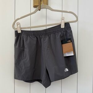 NWT! The North Face Womens Wander Short 2.0, M, Smoked Pearl